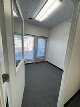 8005 Plainfield Rd, Cincinnati, OH for lease Interior Photo- Image 1 of 4