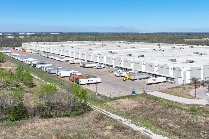 7120 E 76th St N, Tulsa, OK à louer - Photo du bâtiment - Image 3 de 6