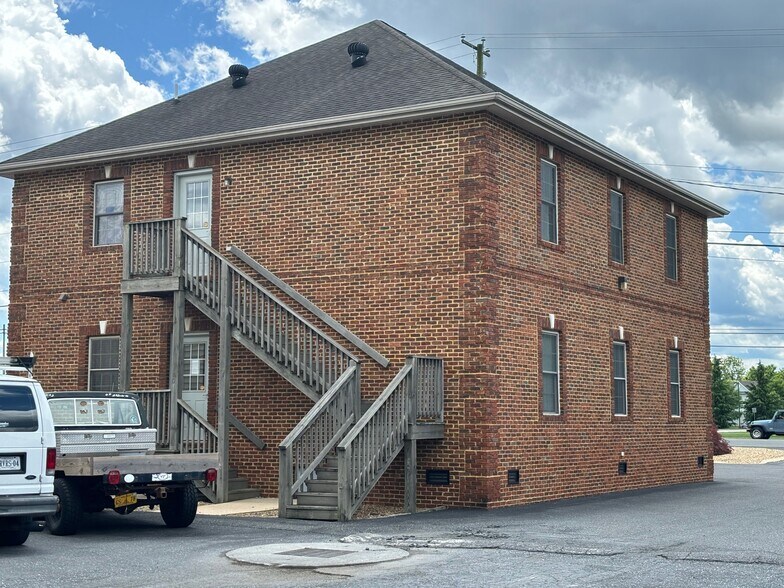 1020 Jefferson Hwy, Staunton, VA à vendre - Photo du bâtiment - Image 3 de 8