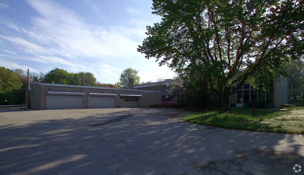 77 Pawtucket Ave, Rumford, RI à louer - Photo du bâtiment - Image 3 de 11