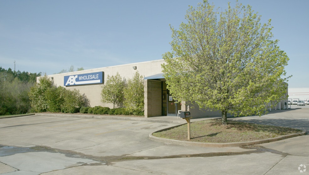 220 W Oxmoor Rd, Birmingham, AL for lease - Building Photo - Image 2 of 3
