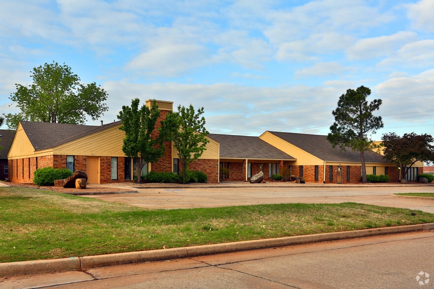1624 Greenbriar Pl, Oklahoma City, OK for lease - Building Photo - Image 2 of 3