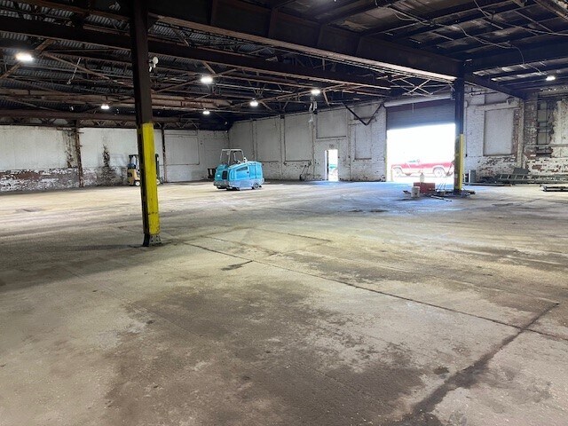 11 Pine Lake Ave, La Porte, IN à louer - Photo du bâtiment - Image 3 de 10