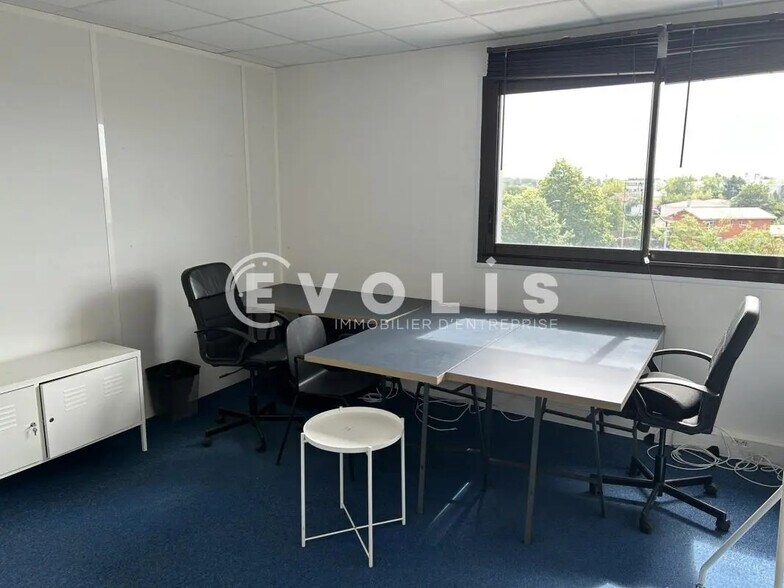 Office in Mérignac for lease - Interior Photo - Image 2 of 6