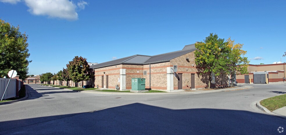 145 Kingston Rd E, Ajax, ON à louer - Photo du bâtiment - Image 2 de 4