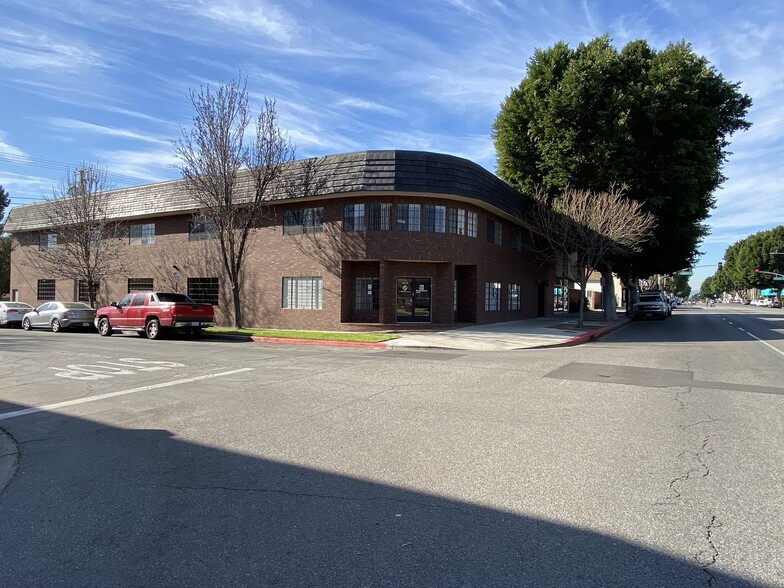 2000 W Magnolia Blvd, Burbank, CA for sale - Building Photo - Image 1 of 1