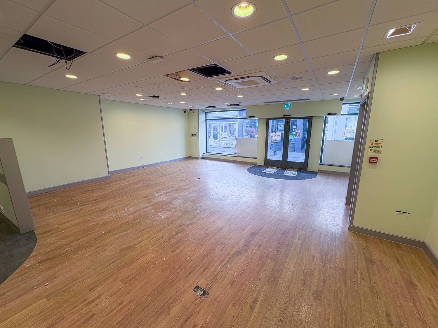 4 Bridge St, Haverfordwest for lease Interior Photo- Image 1 of 6