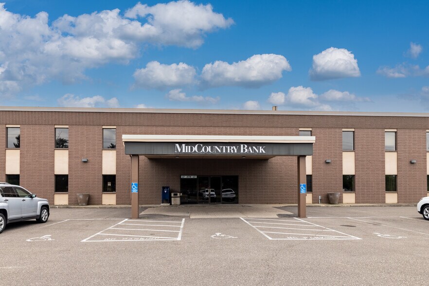 1310 E Highway 96, White Bear Lake, MN à vendre - Photo du bâtiment - Image 3 de 10