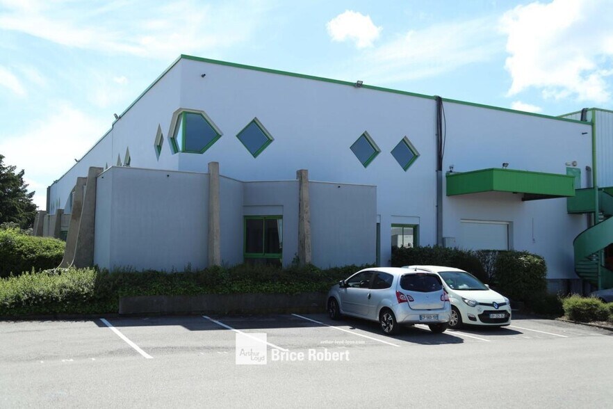 66 Avenue Des Freres Montgolfier, Genas à louer - Photo du bâtiment - Image 3 de 6