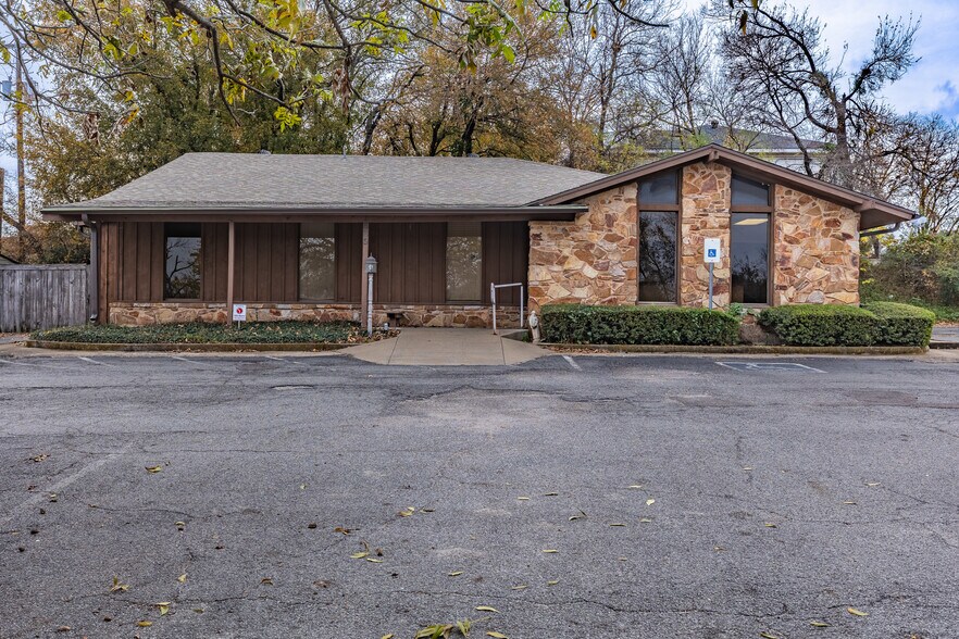 825 N Crockett St, Sherman, TX à vendre - Photo principale - Image 1 de 17