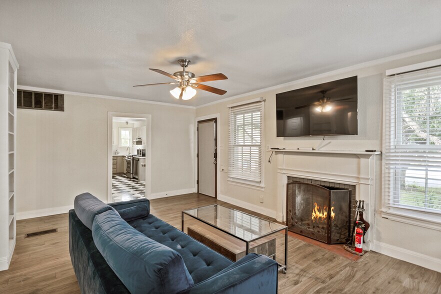 2701 Benbrook Blvd, Fort Worth, TX à vendre - Photo du bâtiment - Image 3 de 12