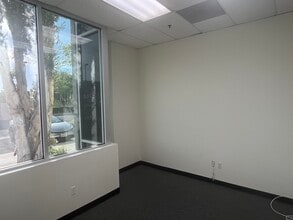21182 Centre Pointe Pky, Santa Clarita, CA à louer Photo intérieure- Image 2 de 7