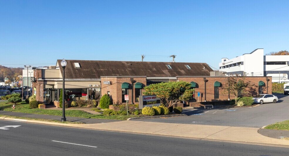 9590 Blenheim Blvd, Fairfax, VA à louer - Photo du bâtiment - Image 2 de 2