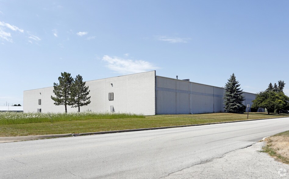 7829 Ponderosa Rd, Perrysburg, OH à louer - Photo du bâtiment - Image 2 de 4