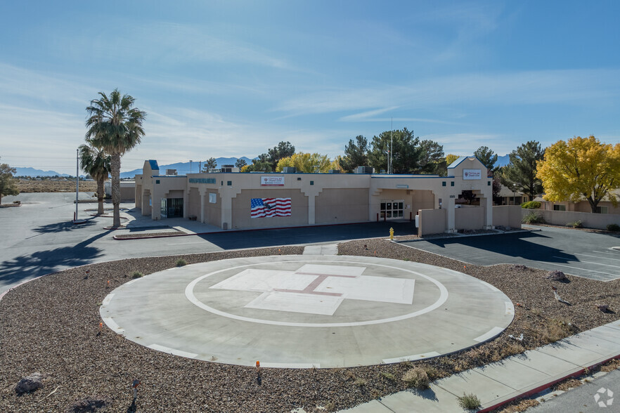 Turnkey Medical Facility with Helipad portfolio of 2 properties for sale on LoopNet.ca - Aerial - Image 2 of 31