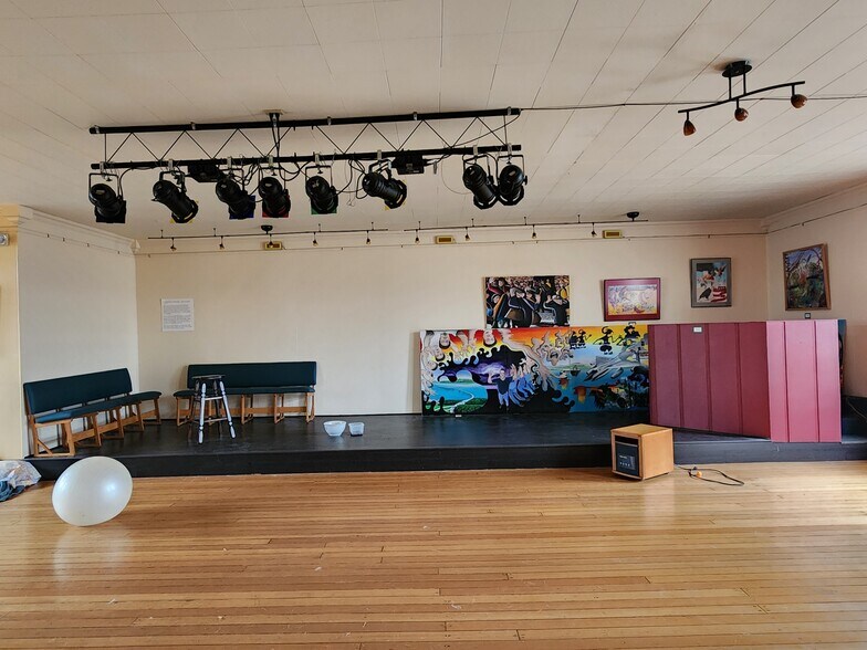 99 E 2nd St, Coquille, OR à vendre - Photo du bâtiment - Image 2 de 14