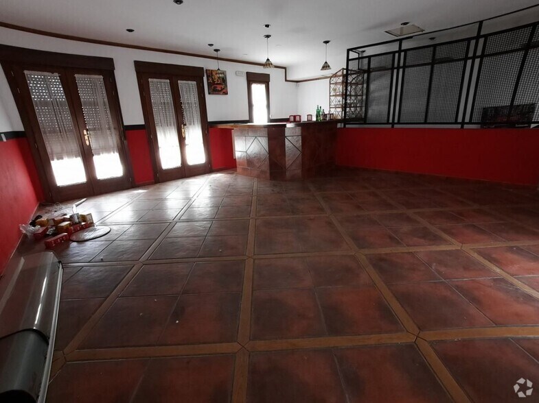 Commerce de détail dans Ávila, Ávila à louer - Photo du bâtiment - Image 3 de 18