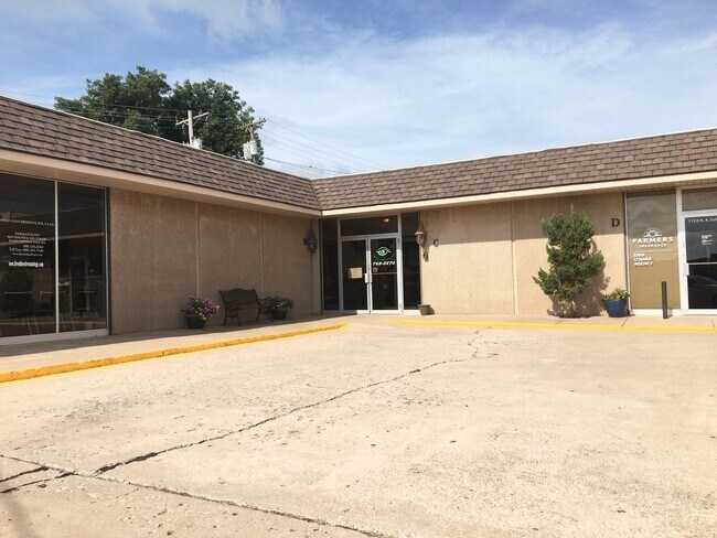 Plus de détails pour 1714-1722 N 4th St, Ponca City, OK - Bureau, Bureau/Médical à louer