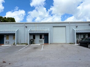 2696 NW 31st Ave, Lauderdale Lakes, FL for lease Interior Photo- Image 1 of 6