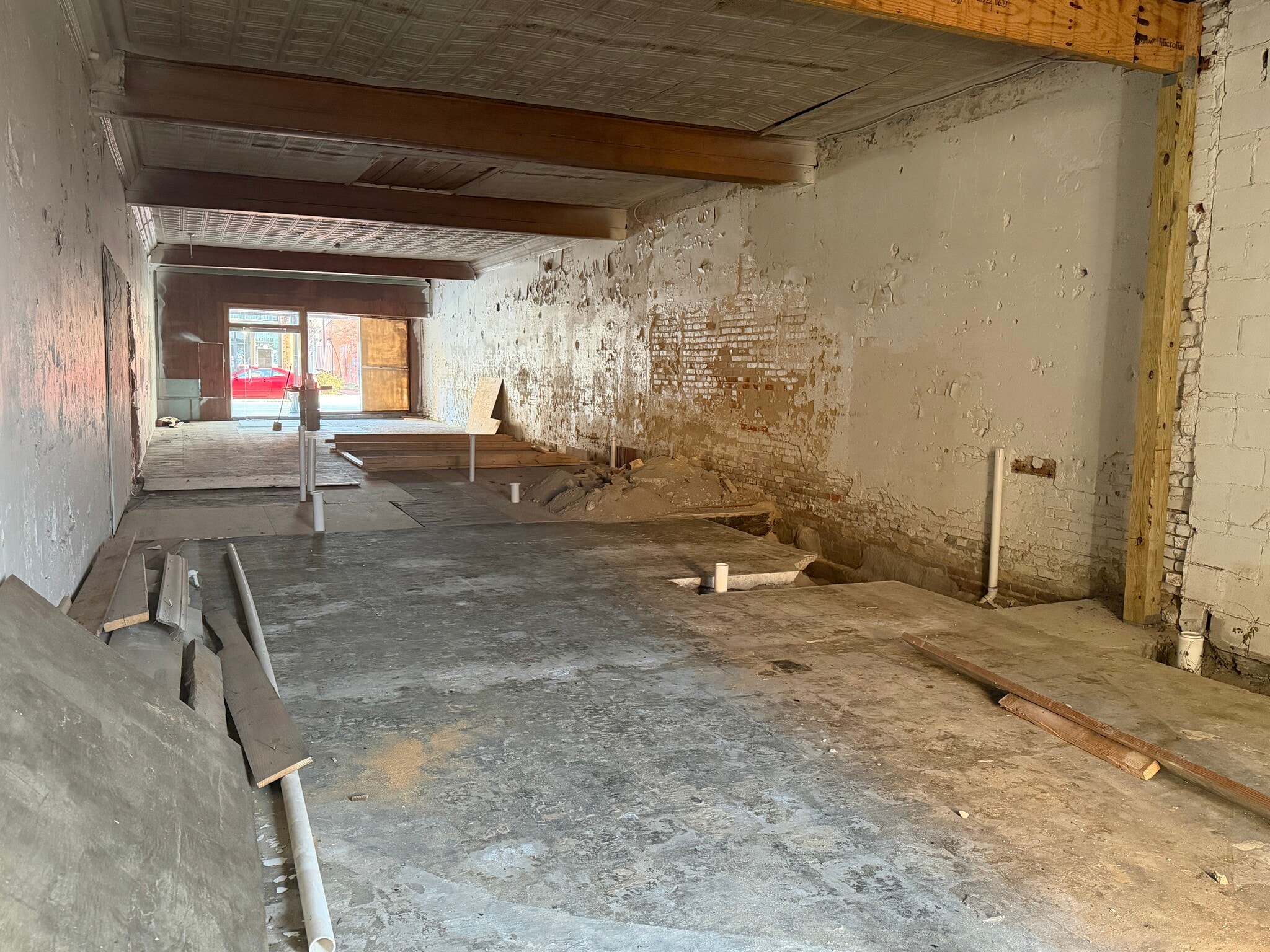 118 Tarboro St W, Wilson, NC for lease Interior Photo- Image 1 of 2