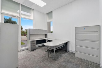 1300 S Dixie Hwy, Lantana, FL for lease Interior Photo- Image 2 of 2