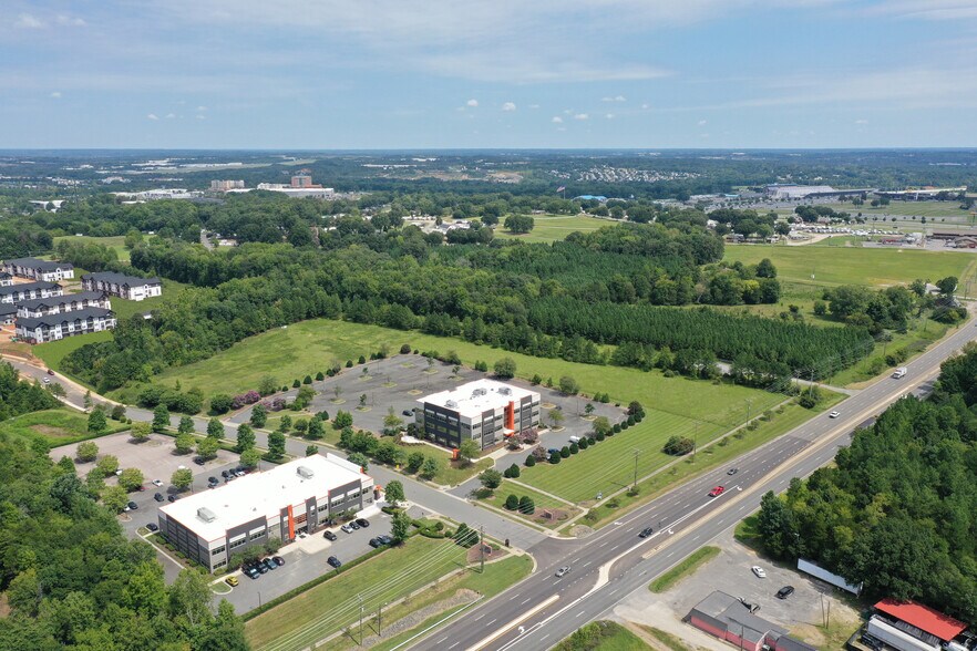 124 Sweet Meadow Blvd, Charlotte, NC à louer - Photo du bâtiment - Image 3 de 6