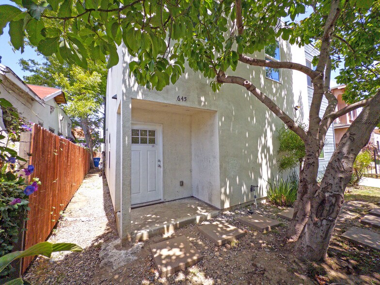 645 W 97th St, Los Angeles, CA à vendre - Photo du bâtiment - Image 2 de 12