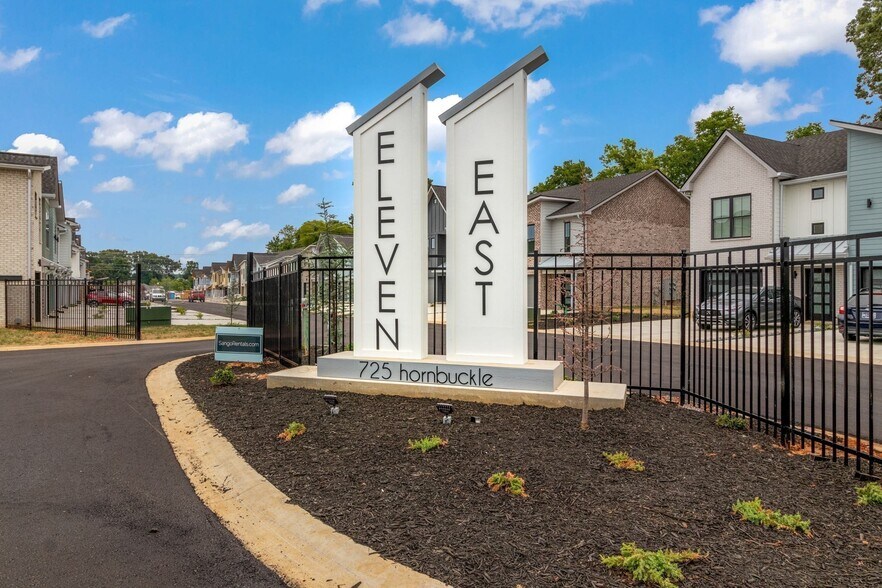 725 Hornbuckle Rd, Clarksville, TN à vendre - Photo du bâtiment - Image 2 de 41