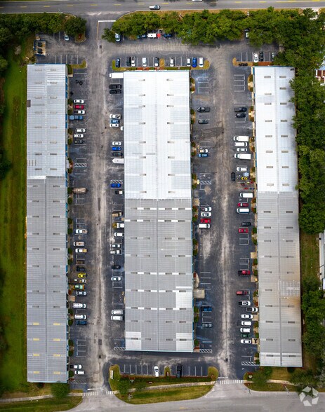 2430-2440 Smith St, Kissimmee, FL à louer - Photo du bâtiment - Image 2 de 5