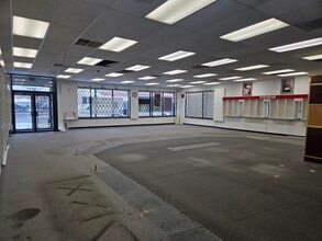 3711 W Lawrence Ave, Chicago, IL à louer Photo intérieure- Image 1 de 8