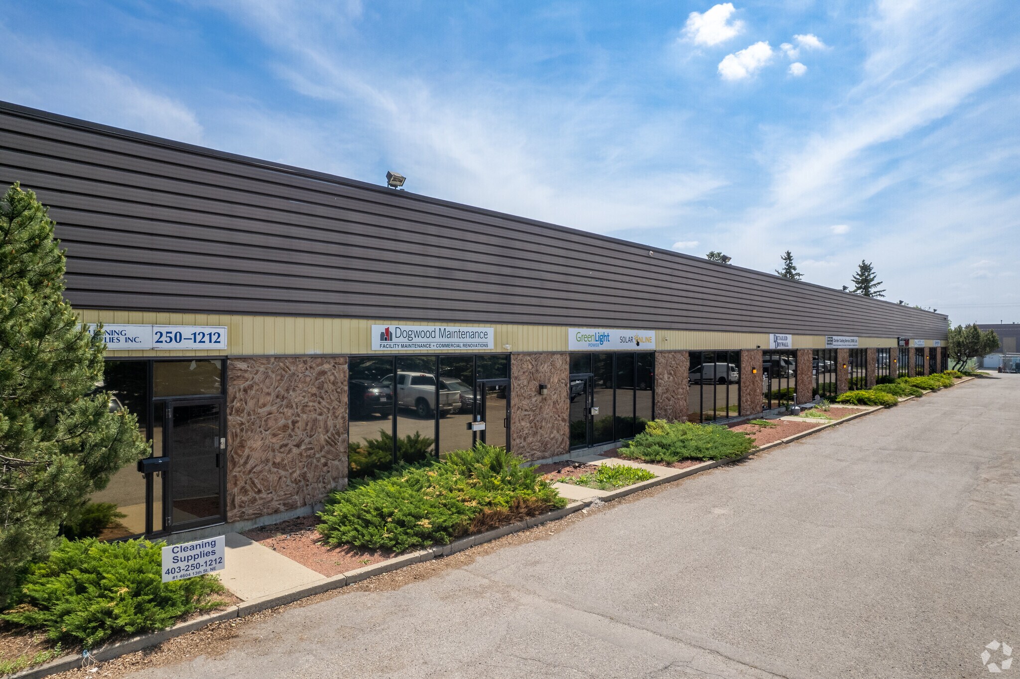 4604 13th St NE, Calgary, AB à vendre Photo principale- Image 1 de 1