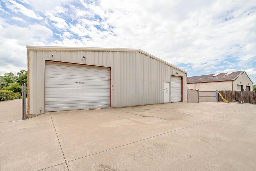 110 Gotcher Ave, Lake Dallas, TX à vendre - Photo du bâtiment - Image 2 de 47