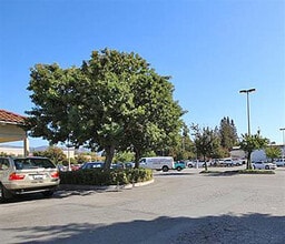 3202-3276 S White Rd, San Jose, CA à louer Photo intérieure- Image 2 de 5