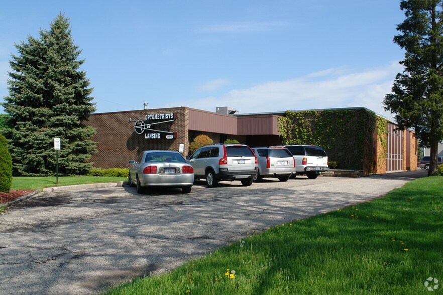 2117 E Grand River Ave, Lansing, MI for sale - Primary Photo - Image 1 of 3