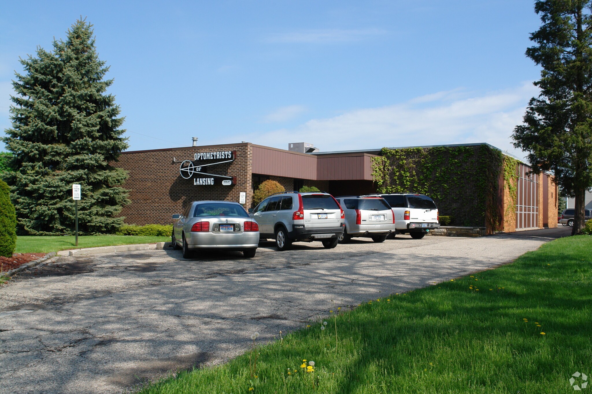 2117 E Grand River Ave, Lansing, MI à vendre Photo principale- Image 1 de 1