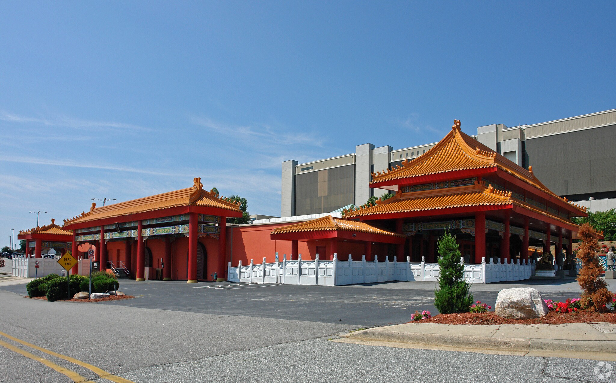 320 E Commerce Ave, High Point, NC for sale Primary Photo- Image 1 of 9