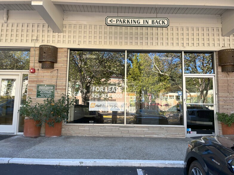 23 Orinda Way, Orinda, CA à louer - Photo du bâtiment - Image 2 de 8