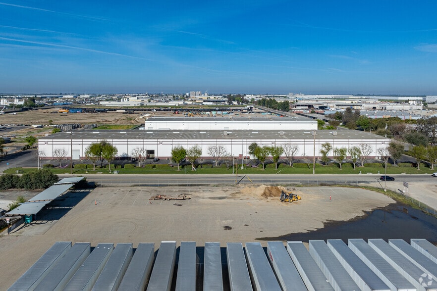 1717 N Shirk Rd, Visalia, CA for lease - Aerial - Image 3 of 9