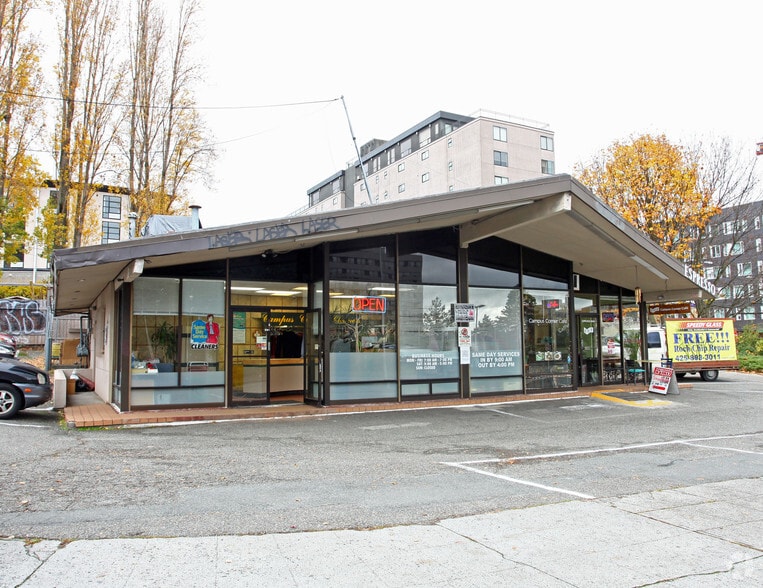 4100 Roosevelt Way NE, Seattle, WA à louer - Photo du bâtiment - Image 2 de 2