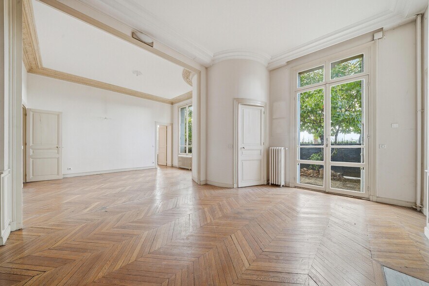 Immeuble residentiel dans Paris à vendre - Photo du bâtiment - Image 2 de 7