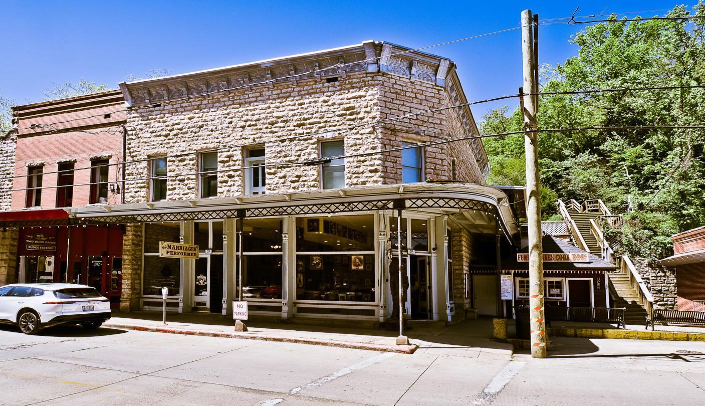 29 S Main St, Eureka Springs, AR à vendre Photo du bâtiment- Image 1 de 29