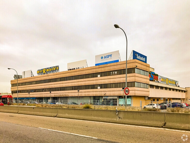 Paseo John Lennon, 12, Getafe, Madrid à louer - Photo du bâtiment - Image 2 de 8