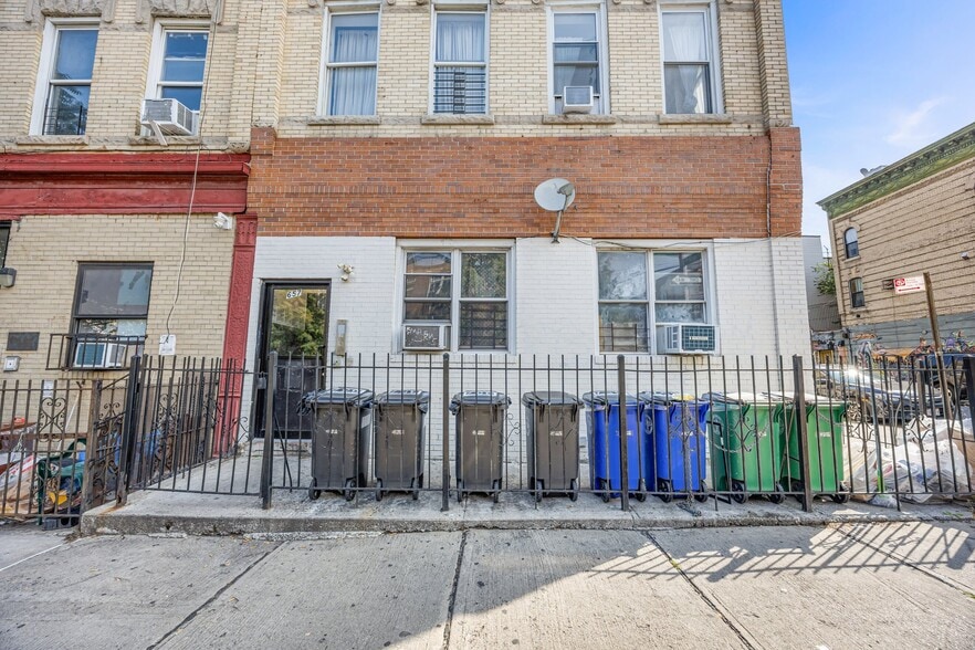 657 Knickerbocker Ave, Brooklyn, NY à vendre - Photo du bâtiment - Image 3 de 22