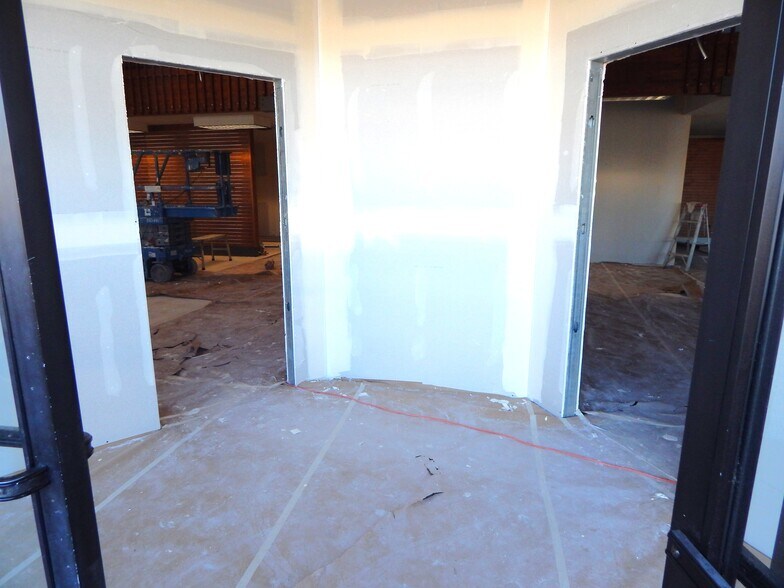 330 NE Garden Valley Blvd, Roseburg, OR for lease - Interior Photo - Image 2 of 22