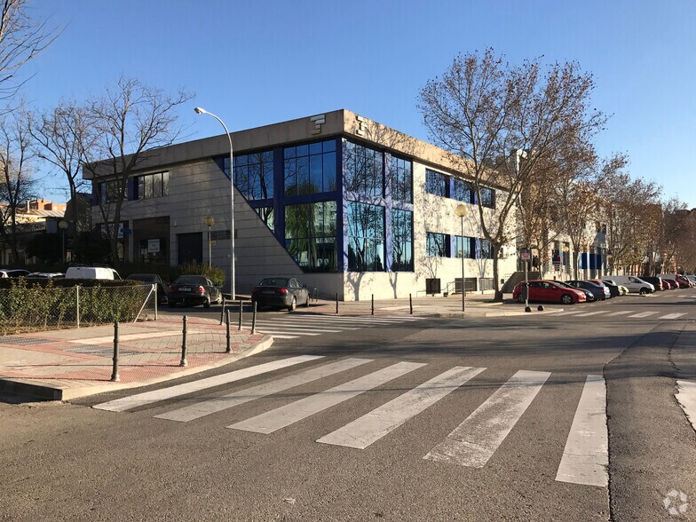 Commerce de détail dans Fuenlabrada, Madrid à vendre - Photo du bâtiment - Image 1 de 3