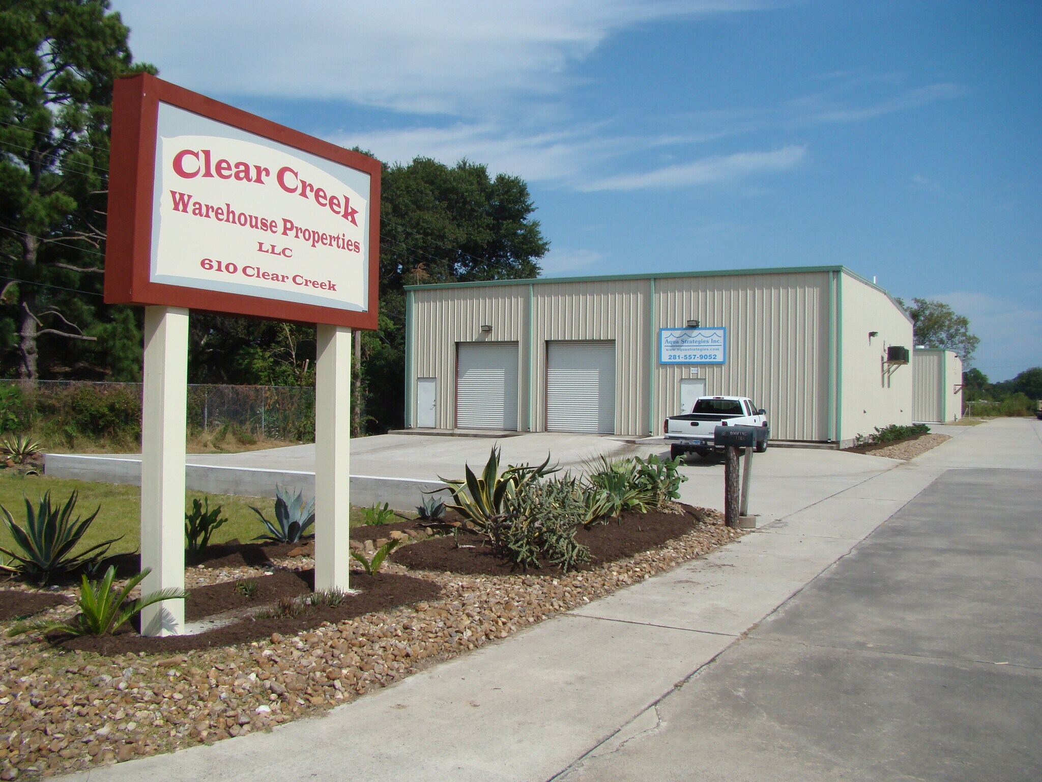610 Clear Creek Ave, League City, TX for lease Building Photo- Image 1 of 25