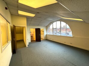 6 Chapel St, Ripley for lease Interior Photo- Image 1 of 6