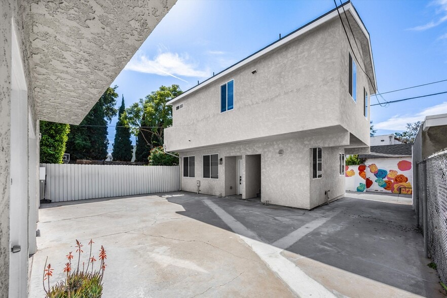 625 Orizaba Ave, Long Beach, CA à vendre - Photo du bâtiment - Image 2 de 32