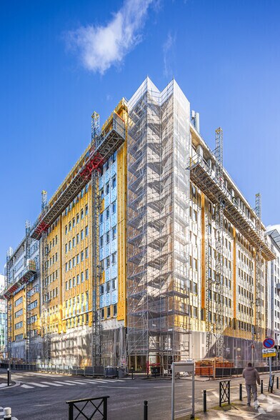 93 Rue Des 3 Fontanot, Nanterre à louer - Photo du bâtiment - Image 3 de 3