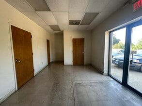 3 Quest Dr, Bloomington, IL for lease Interior Photo- Image 2 of 12